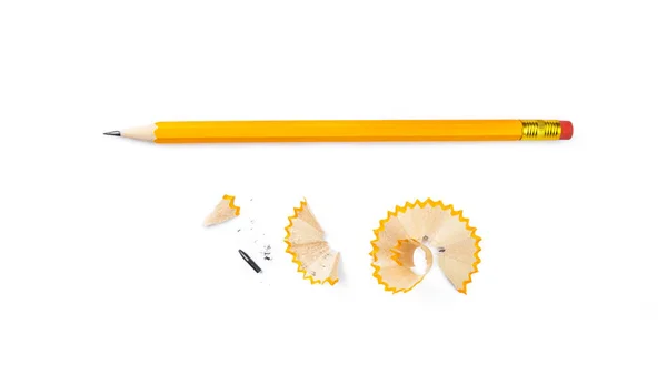 黄色の鉛筆を削り出し白を背景に孤立させ — ストック写真