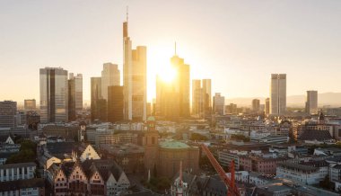 Frankfurt manzarası Yazın günbatımında