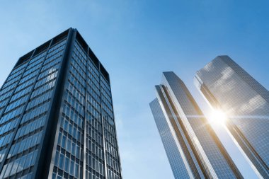 Yazın etkileyici gökdelenler.