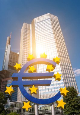 Euro simgesi olarak Avrupa Merkez Bankası merkezinde frankfurt