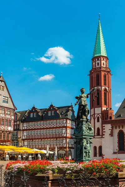 Oude Stad Van Frankfurt Romerberg Met Justitia Standbeeld Duitsland — Stockfoto