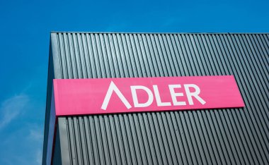 AÇEN, ALMANLIK MARCH, 2017: Adler Moda Logosu. Adler Fashion AG, Almanya, Avusturya, Lüksemburg ve İsviçre 'de 174 mağazası bulunan bir perakende satış zinciri..
