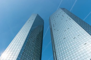 FRANKFURT, GERMANY MARCH, 2017: Deutsche Bank Twin Towers, Almanya 'nın Frankfurt şehrinde bulunan ikiz gökdelen kompleksi.. 
