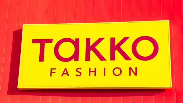 Eschweiler ドイツ2017年2月 Takkoファッションロゴ Takkoはドイツおよび他のヨーロッパ諸国で1900以上の支店を持つ最大のドイツの繊維貿易業者の1つです — ストック写真