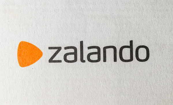 Berlin Niemcy Październik 2017 Logo Zalando Pudełku Zalando Jest Niemieckim — Zdjęcie stockowe