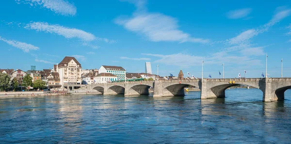 瑞士巴塞尔莱茵河中桥 — 图库照片