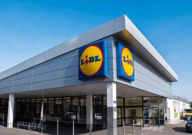 ALMANLIK MARCH, 2017: LIDL Süpermarket. LIDL, Almanya 'nın Baden-Wuerttemberg eyaletinde yer alan bir süpermarket zinciri..