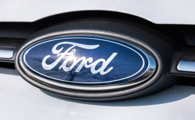 AÇEN, ALMANLIK MARCH, 2017: Ford Yakın Çekim İmza. Ford Motor Company, Amerikan çok uluslu otomobil üreticisi. Ford, ABD merkezli en büyük ikinci otomobil üreticisi..