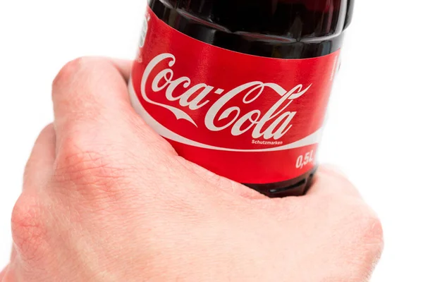Aachen Niemcy Październik 2017 Ręcznie Trzymać Butelkę Coca Coli Białym — Zdjęcie stockowe