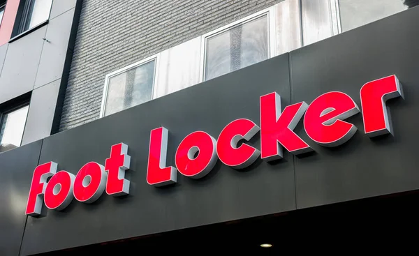 Aachen ドイツ2017年1月 Foot Locker Store 23カ国に1 835店舗を展開する世界有数の総合運動靴 アパレル小売業です それは製品の大きな選択を提供します — ストック写真