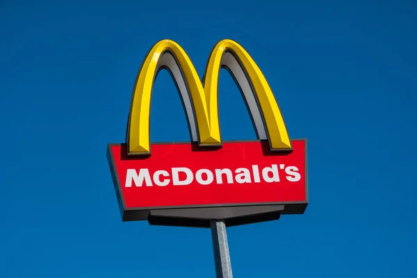 Aaachen Niemcy Styczeń 2017 Znak Restauracji Mcdonalda Niemiecku Mcdonald Corporation — Zdjęcie stockowe