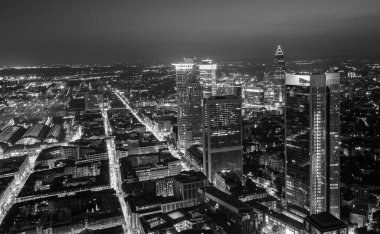 Frankfurt am Main Skyline Gece siyah beyaz