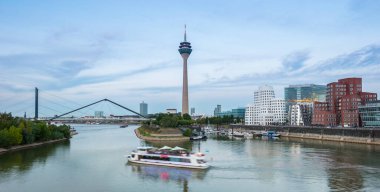 Düsseldorf Almanya 'daki medya limanına git