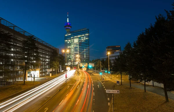 Stadttor Düsseldorf Natten Tyskland — Stockfoto