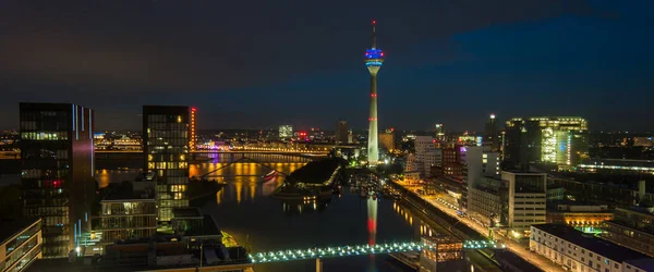 Skyline Von Düsseldorf Bei Nacht Blaue Stunde — Stockfoto