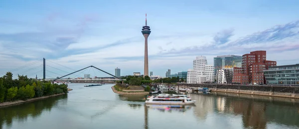 Vista Del Puerto Medios Comunicación Düsseldorf Atardecer Con Cielo Nublado — Foto de Stock