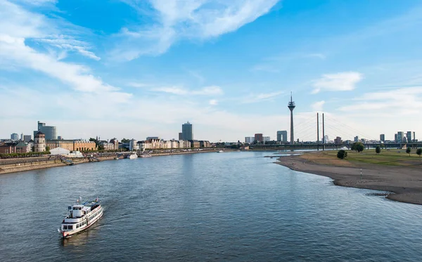 Typisk Udsigt Skyline Dusseldorf Tyskland - Stock-foto