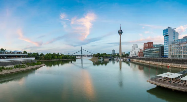 Düsseldorf Panorama Vid Solnedgången — Stockfoto