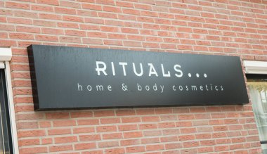 AAÇEN, GERMANY ECTOBER, 2017: Volkswagen VW taşıyıcı multivan T4 logo marka otomobil ızgara Alman araç üreticisi şirket 