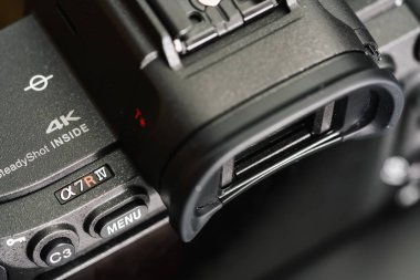 BERLİN, ALMANLIK 2019: Yeni Sony Alfa 7R IV 'e yakın çekim