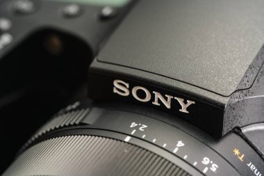 BERLİN, ALMANLIK 2019: SONY Siber-Çekim DSC-RX10 M4