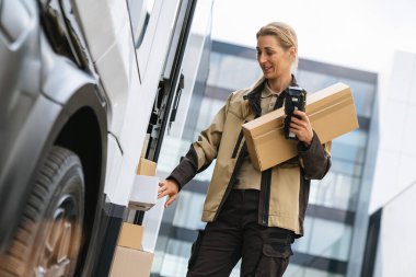 Van tarafından barkod tarayıcılı kurye teslimatı 