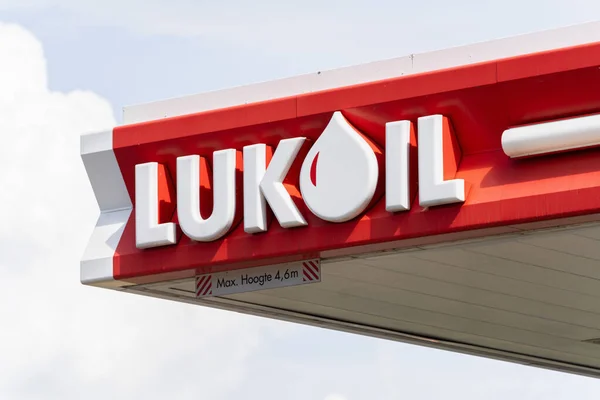 Heerlen Niederlande Februar 2022 Tankstellenschild Der Lukoil Oil Company Russischer — Stockfoto