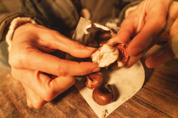 Hands Peeling Hot Roasted Chestnut Christmas Market Warm Glow — Stock Photo, Image