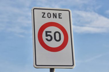 Azami hız 50 trafik işareti
