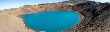 İzlanda 'daki Askja volkan krater gölünün panoramik görüntüsü