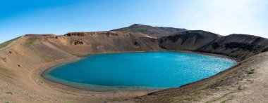 İzlanda 'daki Askja volkan krater gölünün panoramik görüntüsü