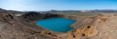 İzlanda 'daki Askja volkan krater gölünün panoramik görüntüsü