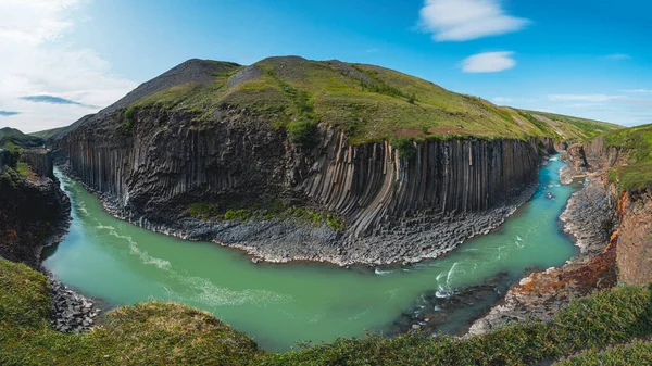 Immagine Panoramica Del Canyon Studlagil Con Pilastri Basalto Formazioni Rocciose — Foto Stock