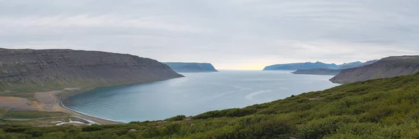 Immagine Panoramica Dell Islanda Nella Stagione Estiva Con Montagne Nuvole — Foto Stock