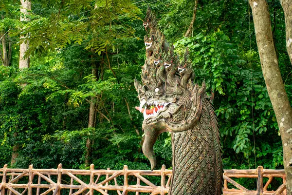 Статуя Фая Нак Король Нага Змей Царь Нагаса Тайланд Нага — стоковое фото