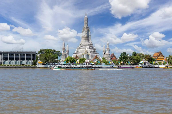 Wat Arun Temple Dawn Chao Phraya Folyó Napsütéses Napon Bangkok — Stock Fotó