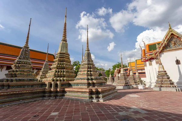Wat Pho Tapınağı Veya Wat Phra Chetuphon Mavi Gökyüzü Arka — Stok fotoğraf