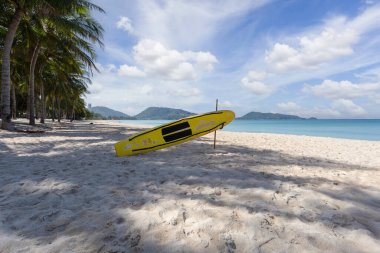 Andaman Denizi 'nin güzel doğası ve Patong Sahili, Phuket Adası, Tayland' da beyaz kum plajı..