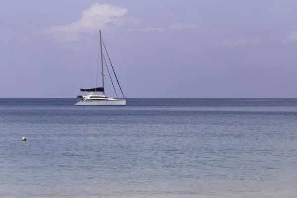 Prachtige Natuur Van Andaman Zee Wit Zandstrand Bij Patong Beach Rechtenvrije Stockfoto's