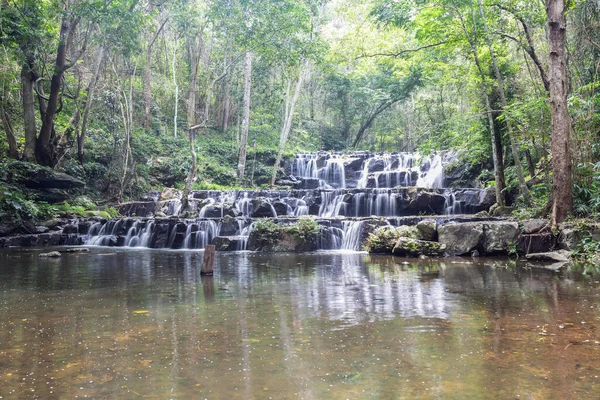 Geweldige Prachtige Sam Lan Watervallen Jungle Khao Sam Lan National Stockfoto