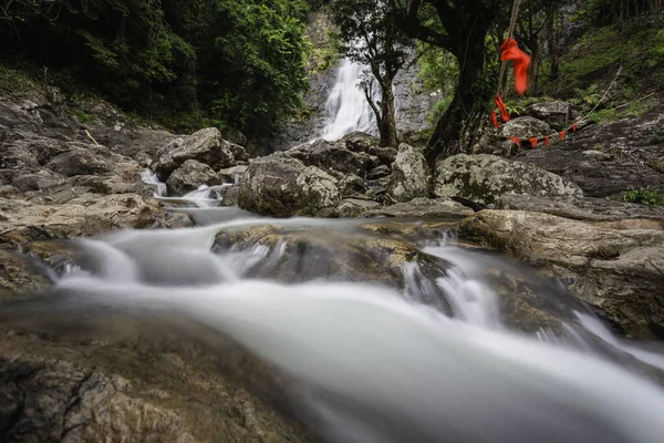 Schöner Natürlicher Sarika Wasserfall Mit Felsen Vordergrund Khao Yai Nationalpark Stockbild