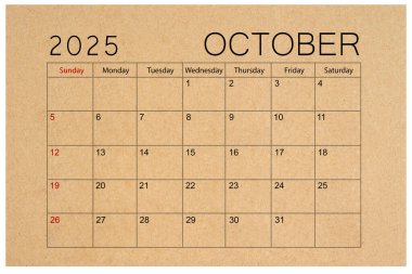 Ekim 2025 için kahverengi kağıt takvim beyaz arkaplanda izole, kırpma yolunu kaydet.