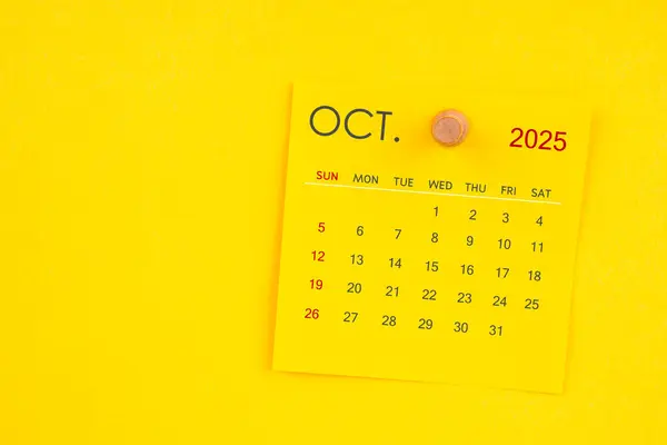 October 2025 Calendar Sheet Thumbtack Yellow Color Background — Stock Photo, Image