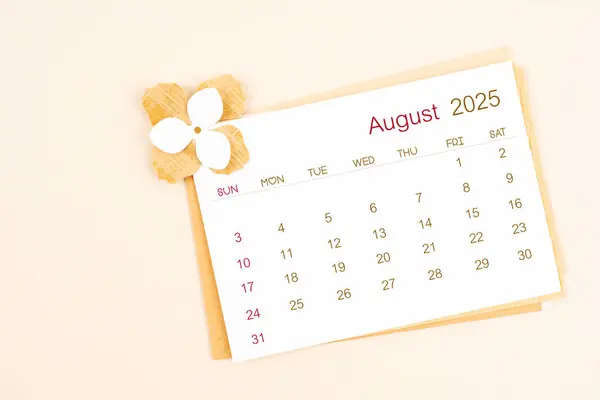 August 2025 Calendar Origami Flower Paper Beige Color Background — Stock Photo, Image
