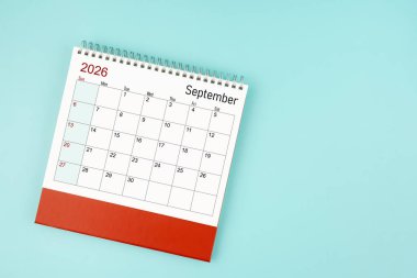 Randevunuz için mavi zemin üzerinde Eylül 2026 masa takvimi, Düz Yat.