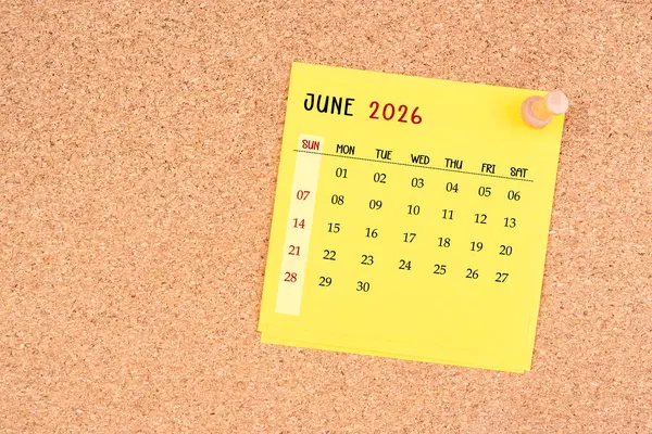 Tahta raptiyeli Haziran 2026 sarı takvim sayfası.