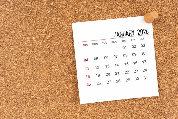 Ocak 2026 için tahta raptiyeli beyaz takvim sayfası, kopya alanı olan konum.