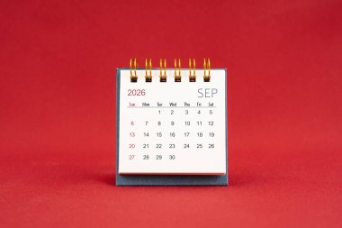 Kırmızı arkaplan üzerine Eylül Mini takvimi 2026.