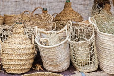 Elle yapılmış hasır nesnelerin sergilenmesi. Basketbol insanlığın en eski sanatlarından biridir.