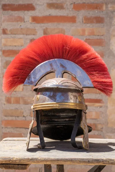 Вертикальный Вид Римского Шлема Центуриона Красным Шлейфом Римский Военный Шлем — стоковое фото
